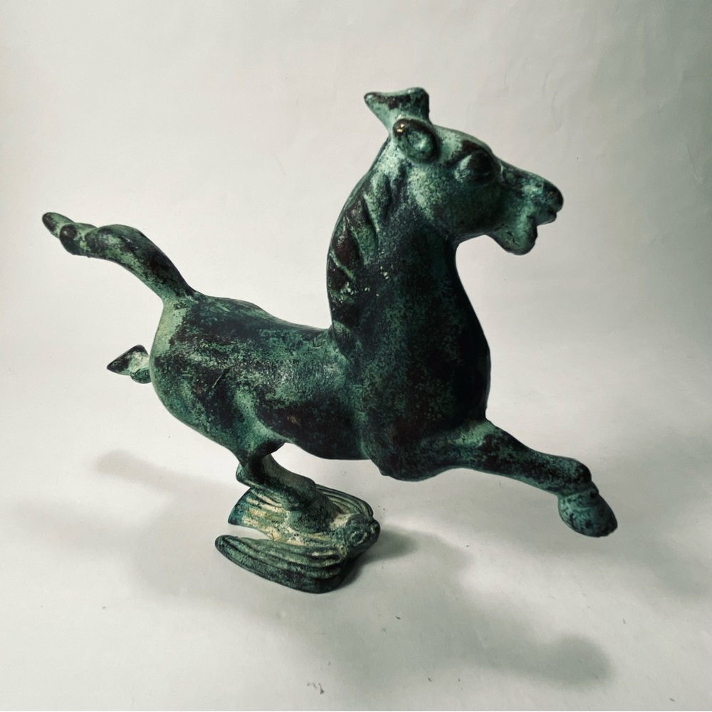 5 1/2" Vintage Reproduction of the Flying Horse of Gansu Statue Green Patina - Picture 7 of 16